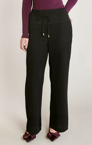 Pantalon large en satin bloqué