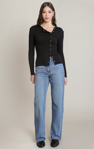 Top asymétrique boutonné
