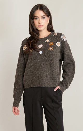 Pull brodé fleuri