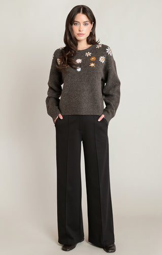 Pull brodé fleuri